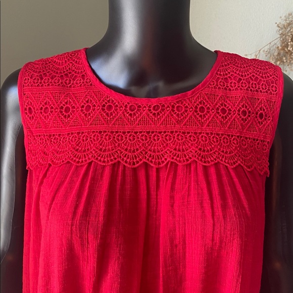 Cato Red Sleeveless Blouse with Lace Detail - Picture 4 of 12